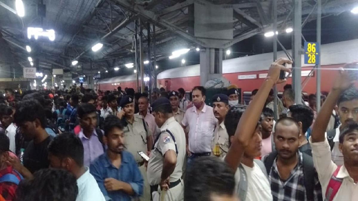ITI Students created ruckus at Muzaffarpur Junction