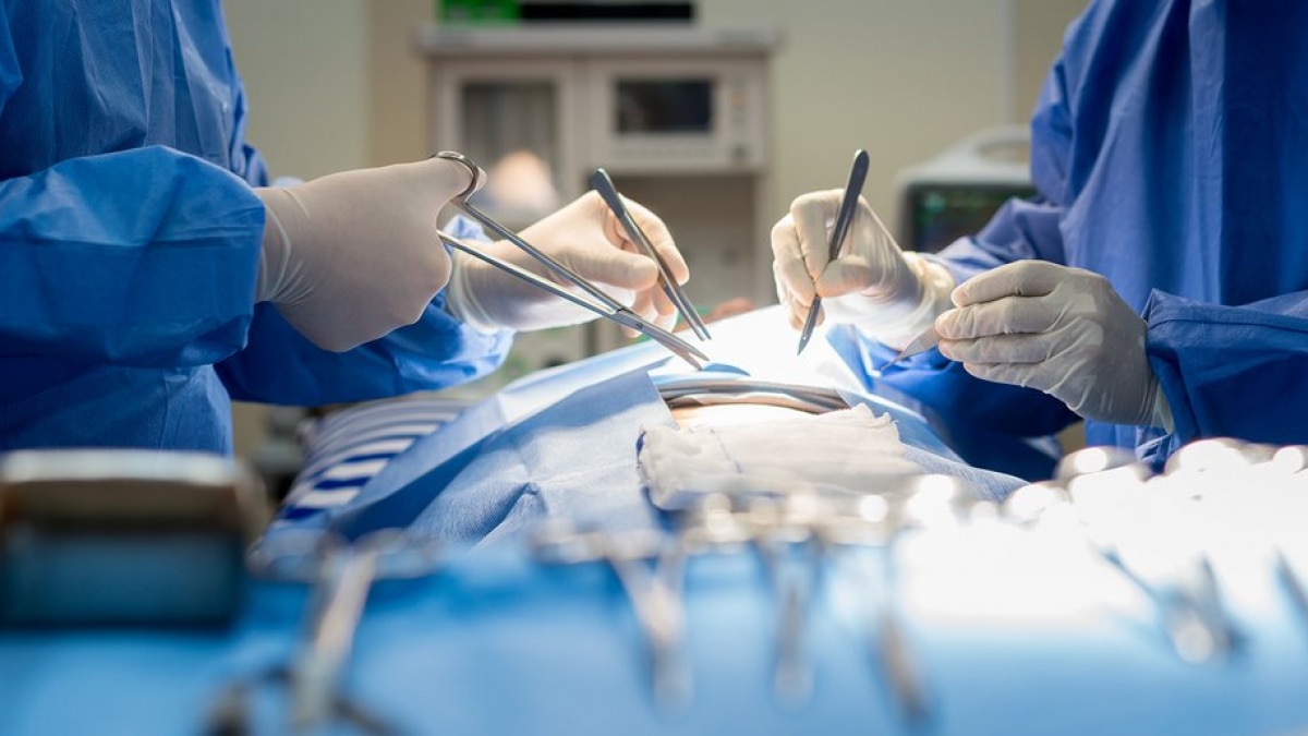 अपना बाल खाती है ये लड़की, पेट में 2KG की गांठ देख डॉक्टर भी हैरान