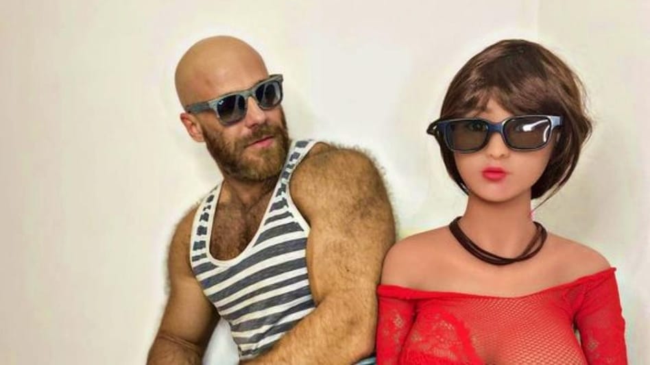 , Ashtray ! - First married sex doll now in love with Ashtray Kazakhstan bodybuilder Yuri Tolochko tstf - AajTak , Ashtray ! - First married sex doll now in love with Ashtray Kazakhstan bodybuilder Yuri Tolochko tstf - AajTak
