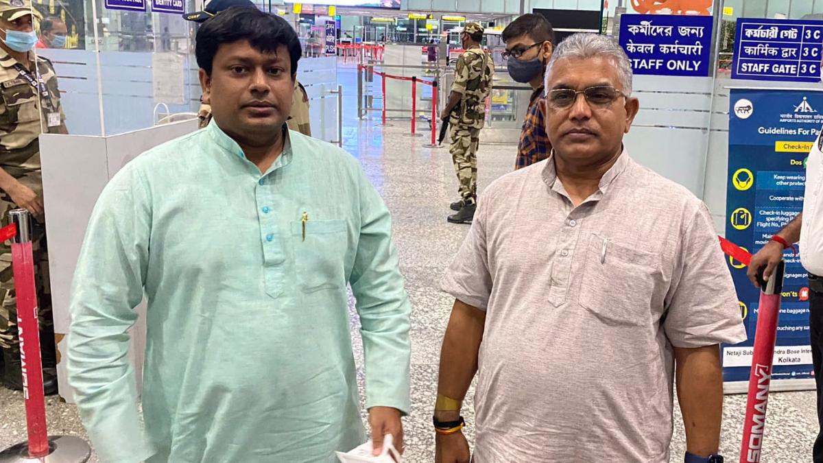 बंगाल बीजेपी के पूर्व और वर्तमान अध्यक्ष दिल्ली पहुंच गए हैं.