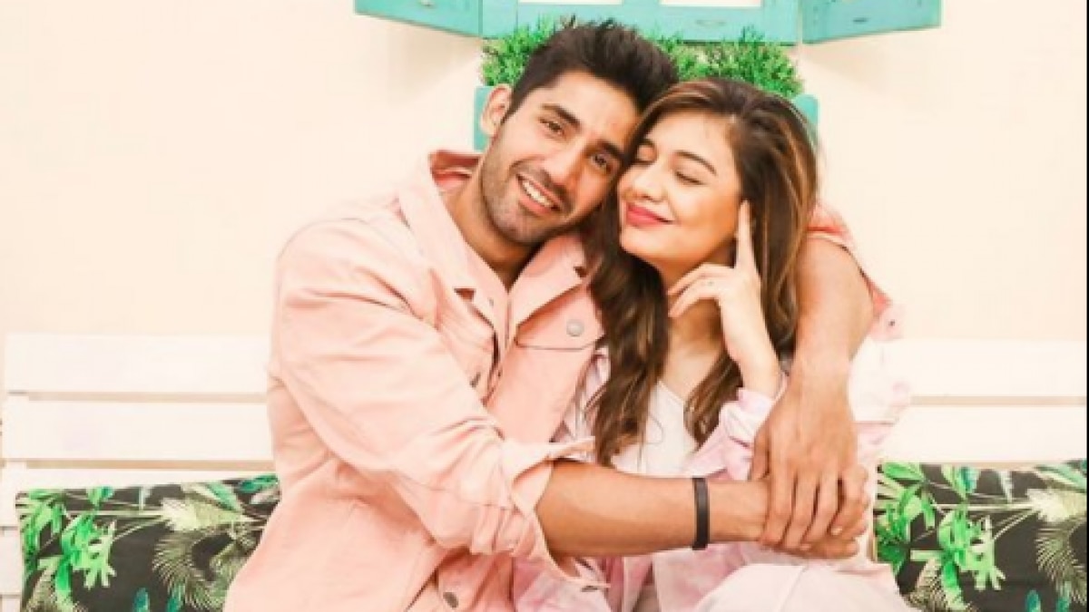 बिग बॉस 15 का हिस्सा नहीं होंगी दिव्या अग्रवाल, बॉयफ्रेंड वरुण सूद ने दिया हिंट