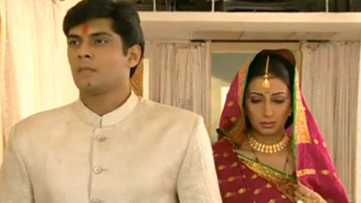 अमर उपाध्याय-स्मृति ईरानी