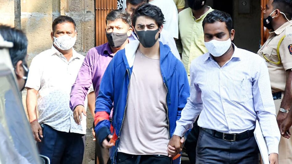 Aryan Khan Bail Rejected Live: आर्यन खान को कोर्ट से झटका, तीनों आरोपियों की जमानत याचिका खारिज - Aryan khan bail rejected mumbai cruise drug bust rave party shahrukh khan son ncb
