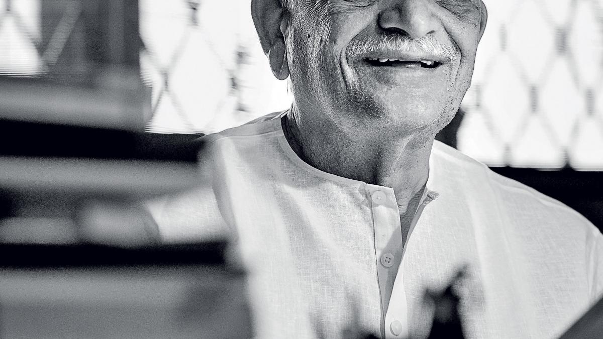 कवि और गीतकार गुलज़ार 