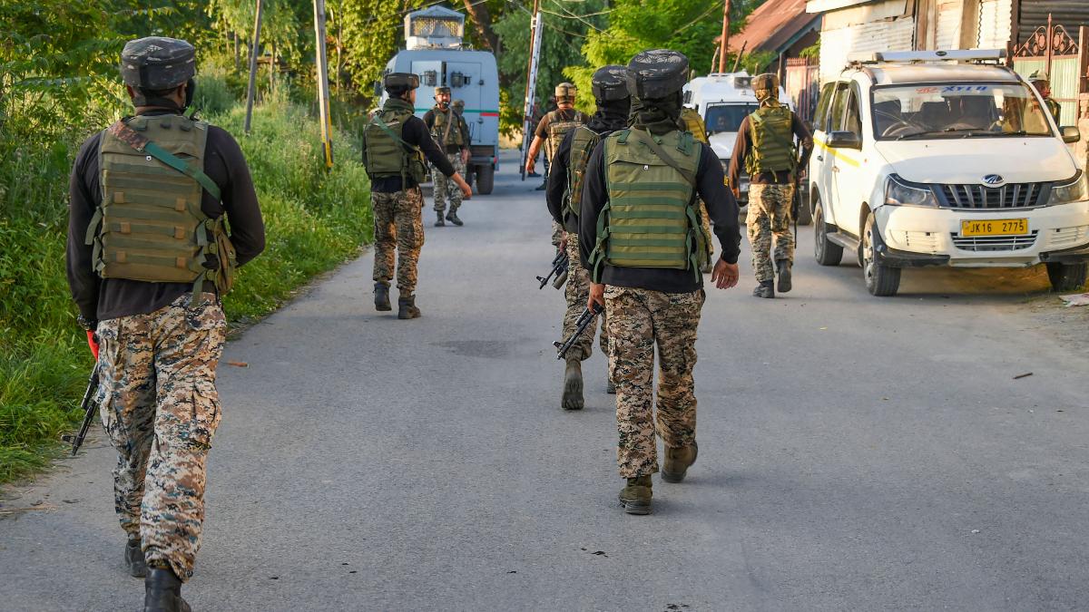 जम्मू-कश्मीर: 24 घंटे में 3 एनकाउंटर और 5 आतंकी ढेर, घाटी में सेना का ऑपरेशन तेज