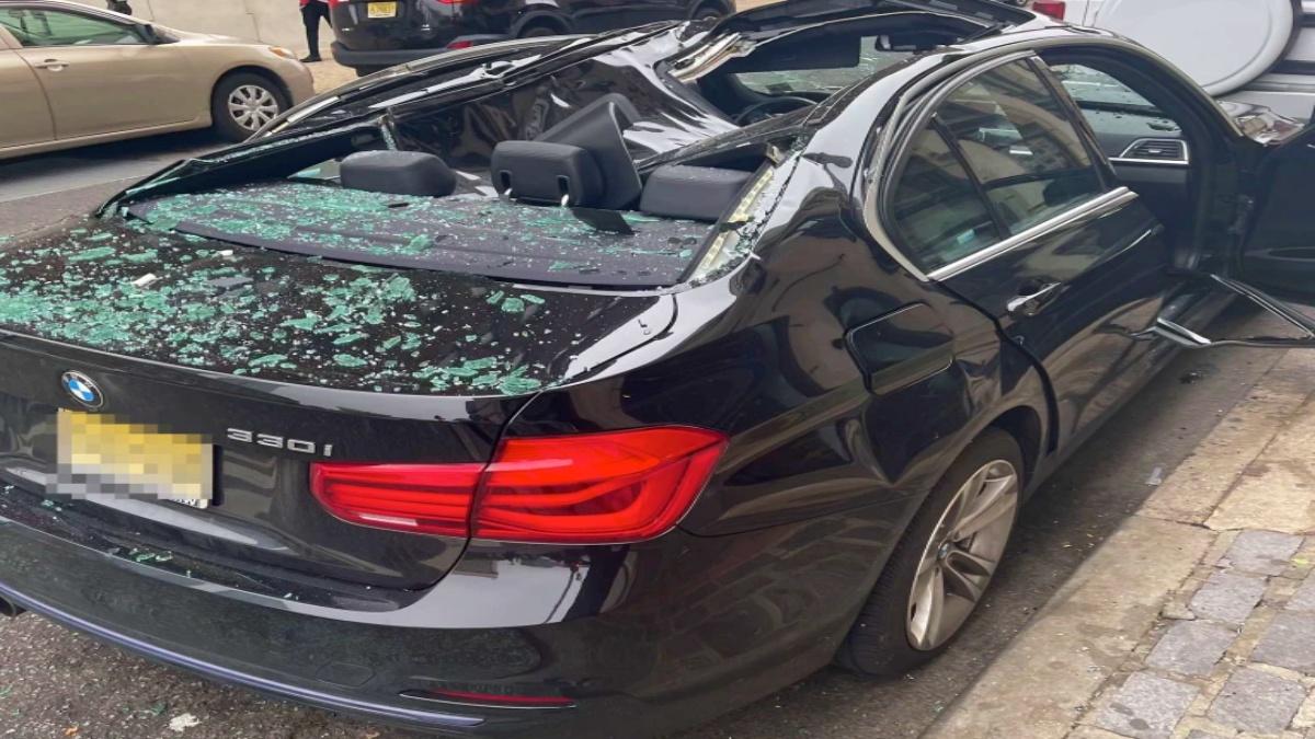 9वीं मंजिल से शख्स ने लगाई छलांग, नीचे खड़ी BMW ने ऐसे बचाई जान!