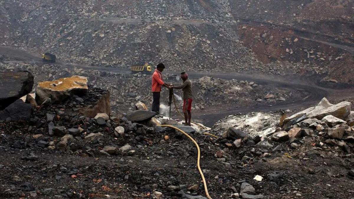 बिजली संकट पर बोले प्रल्हाद जोशी- बकाए के बावजूद सप्लाई जारी, कोयले की कमी नहीं होने देंगे