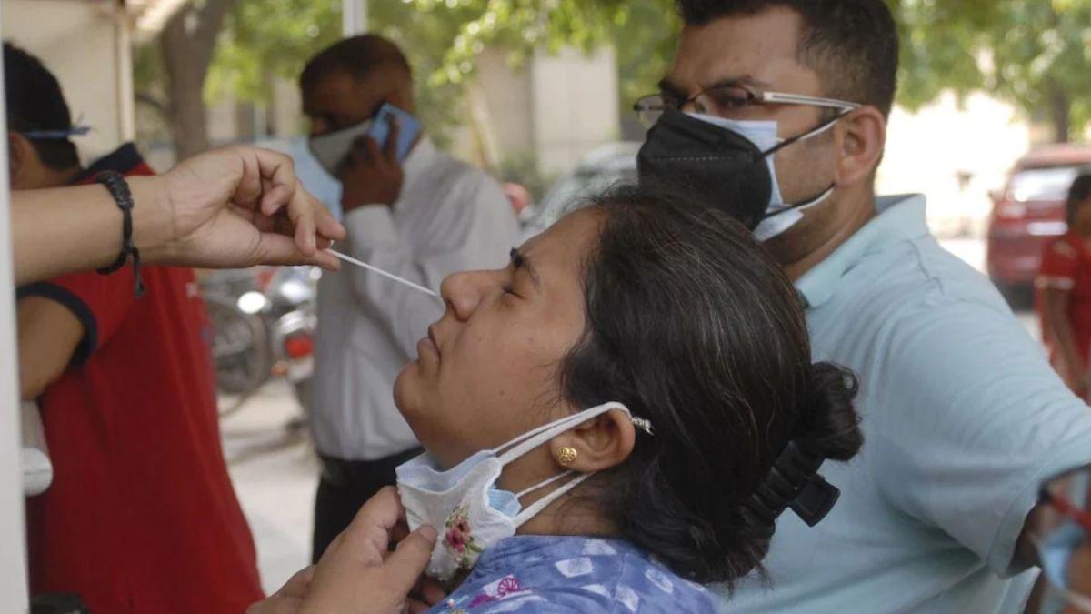 कई राज्यों में कोरोना संक्रमण अभी भी थमा नहीं है (सांकेतिक तस्वीर)