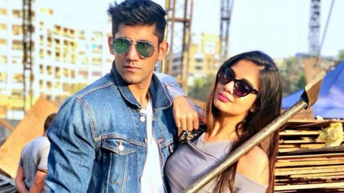 दिव्या अग्रवाल और वरुण सूद