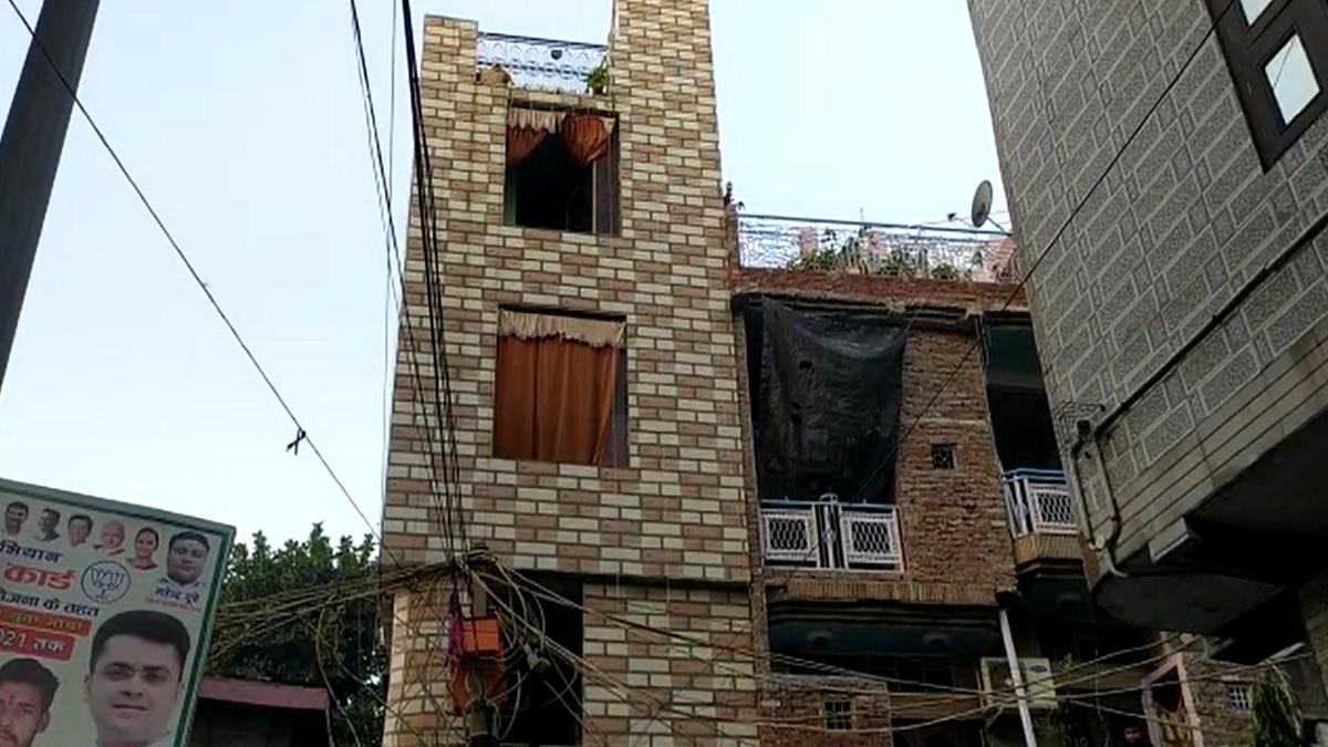 दिल्ली: ओल्ड सीमापुरी में लगी आग, दम घुटने से दो महिलाओं समेत 4 लोगों की मौत