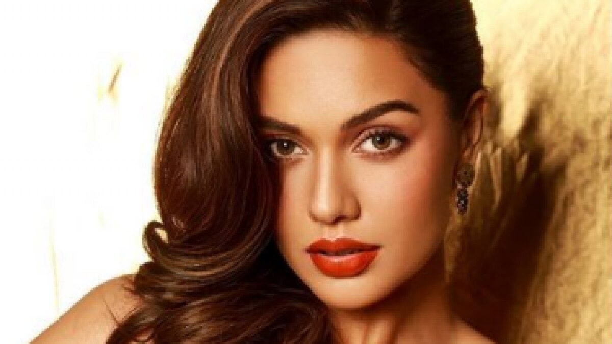 दिव्या अग्रवाल