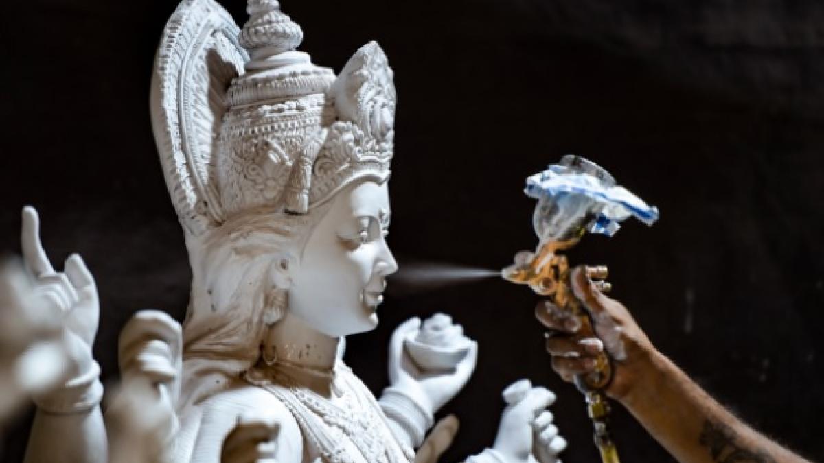 दुर्गा पूजा की तैयारी जोर-शोर से जारी (सांकेतिक तस्वीर-पीटीआई)
