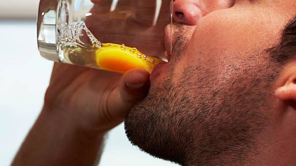 क्या कच्चा अंडा खाना वाकई फायदेमंद है? जानें एक्सपर्ट की राय क्या कच्चा अंडा खाना वाकई फायदेमंद है? जानें एक्सपर्ट की राय