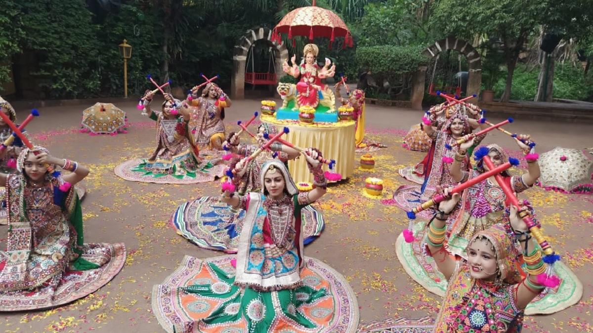 शुरू हो गई गरबा की तैयारी