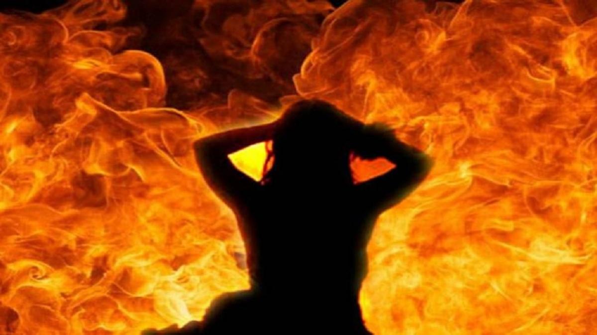 ओडिशा: पत्नी के हाथ-पैर बांधकर लगा दी आग, पति को बेवफाई का था शक