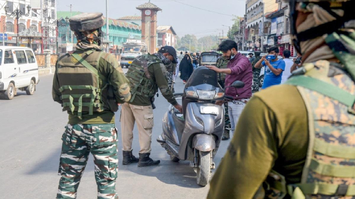 जम्मू कश्मीर में सुरक्षा बल के जवान अलर्ट पर (फाइल फोटो)