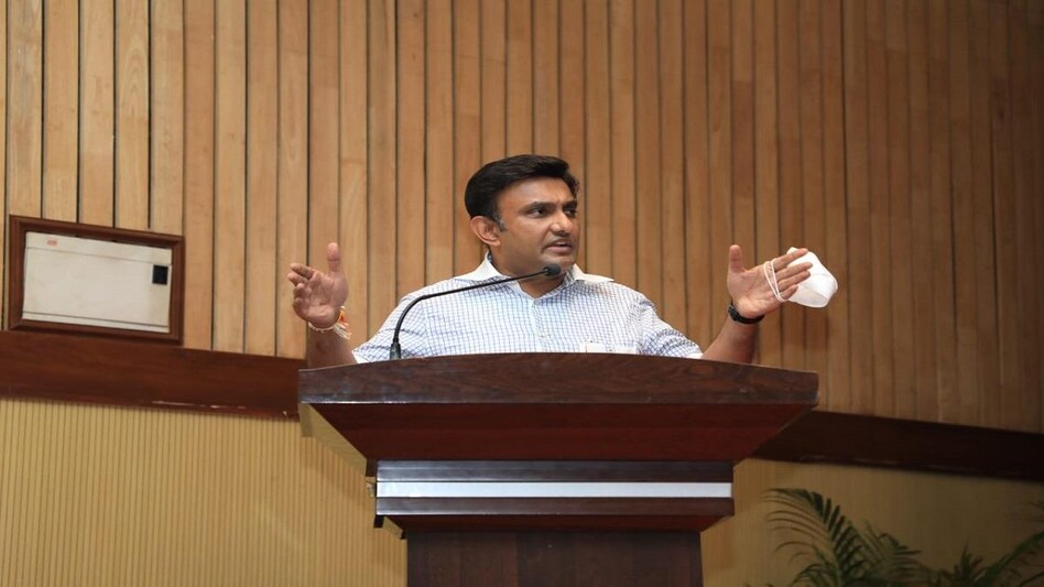 सिंगल रहना चाहती हैं आज की युवतियां, ...बच्चे जन्म देना नहीं चाहतीं- कर्नाटक के स्वास्थ्य मंत्री बोले - Indian women stay single unwilling birth after marriage Karnataka ...