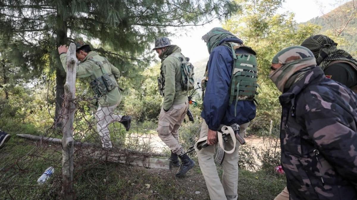 पुंछ के घने जंगलों में पिछले 10 दिन से चल रहा एनकाउंटर (फाइल फोटो)