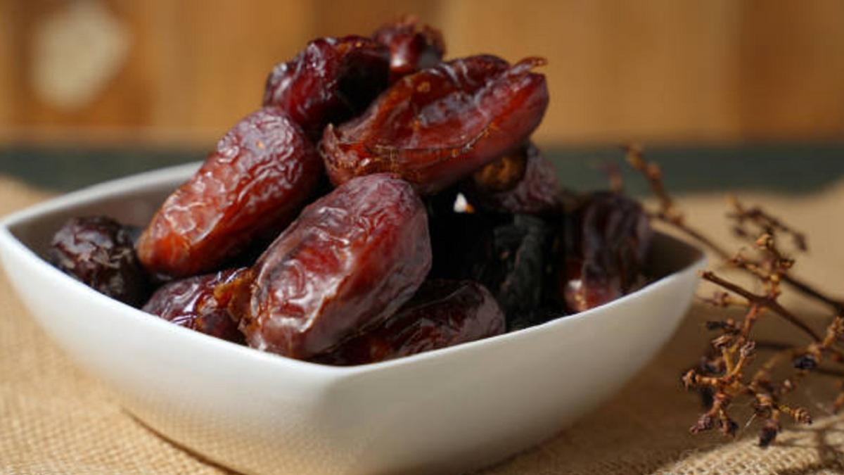 Khajoor Benefits: खजूर को यूं ही नहीं कहते वंडर फ्रूट, जानें सर्दियों में खाने के 10 फायदे - 10 Big benefits to eat khajoor or dates in wintes tlif - AajTak