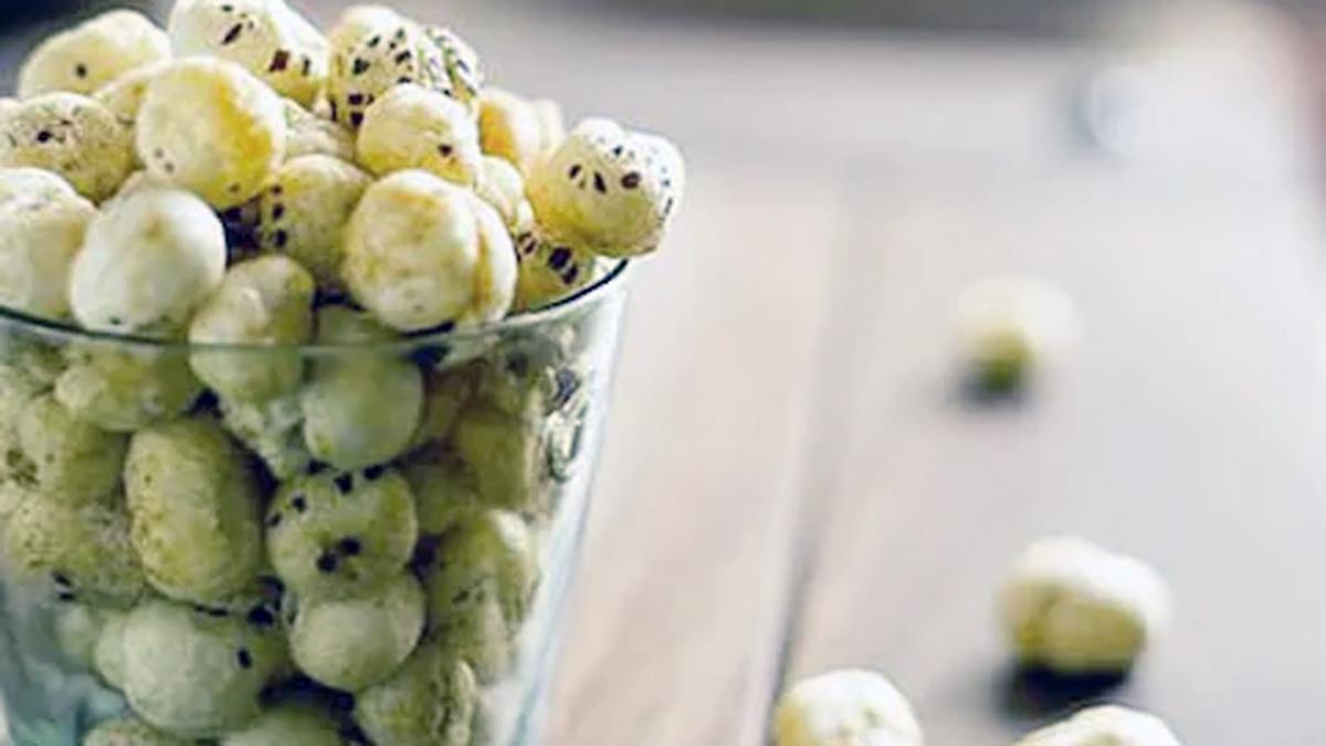 Navratri 2021, Sweet Makhana Crunch Recipe