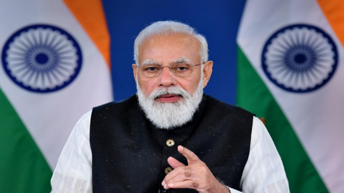 पीएम मोदी कुशीनगर पहुंचे