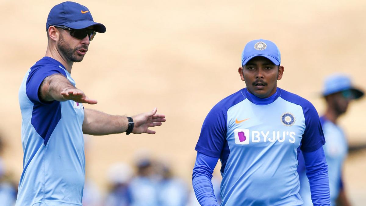 Nick Webb talks to Prithvi Shaw. (File, Getty)