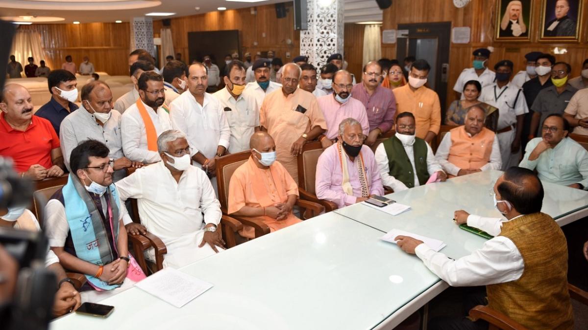 नितिन अग्रवाल के नामांकन में सीएम योगी भी थे साथ (फोटोः ट्विटर)