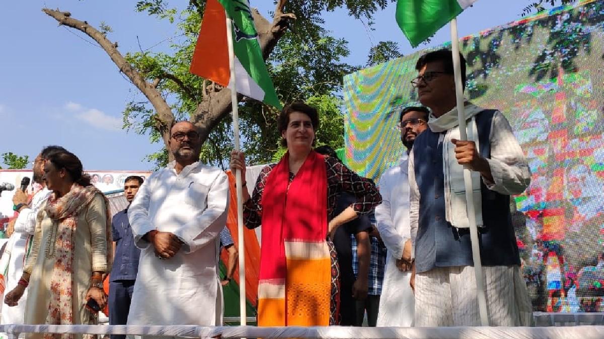 प्रियंका गांधी ने बाराबंकी में प्रतिज्ञा यात्रा को दिखाई हरी झंडी 