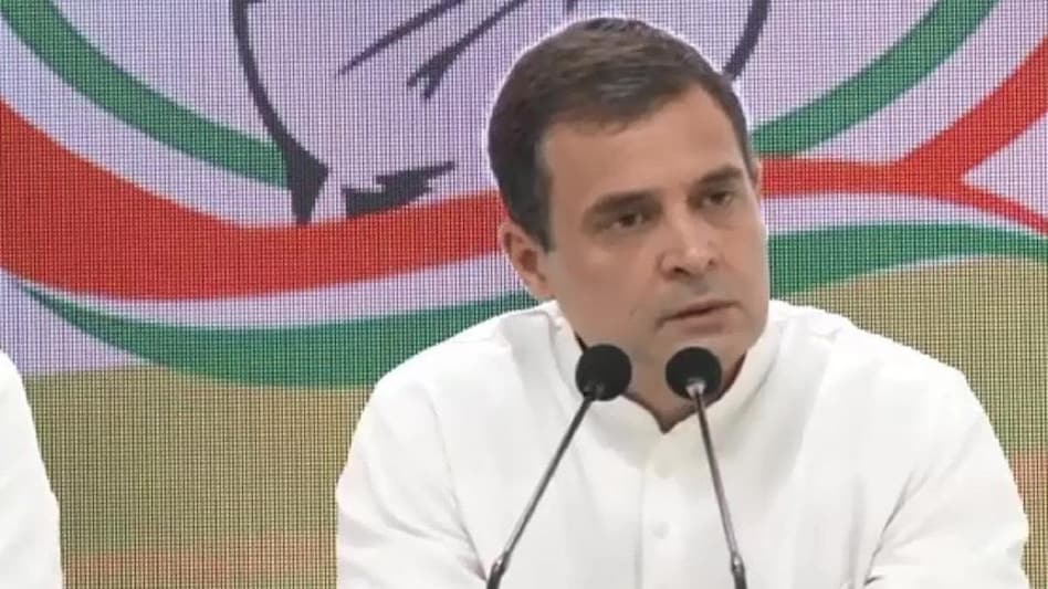 प्रियंका गांधी पर हुआ सवाल तो बोले राहुल, 'हमें मार दीजिए-गाड़ दीजिए, कोई फर्क नहीं पड़ता' - Rahul Gandhi on Priyanka Gandhi manhandling up police lakhimpur kheri Kill us NTC - AajTak