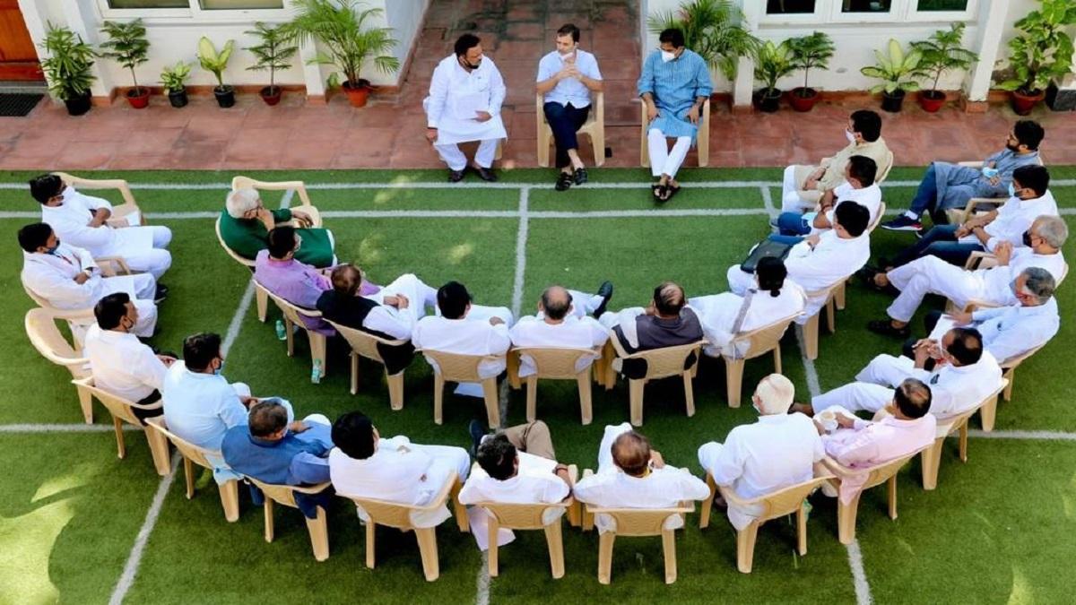 गुजरात कांग्रेस के सीनियर नेता दिल्ली में राहुल गांधी से मिले