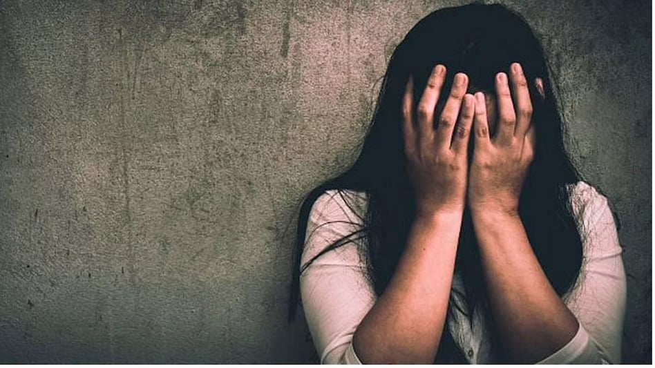 लखनऊ से मुंबई आ रही चलती ट्रेन में महिला के साथ गैंगरेप, पति के साथ कर रही थी सफर - GRP arrested four persons in connection with the alleged gang rape of