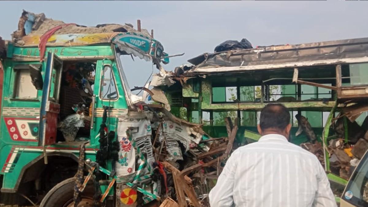 बाराबंकी में हुआ सड़क हादसा 