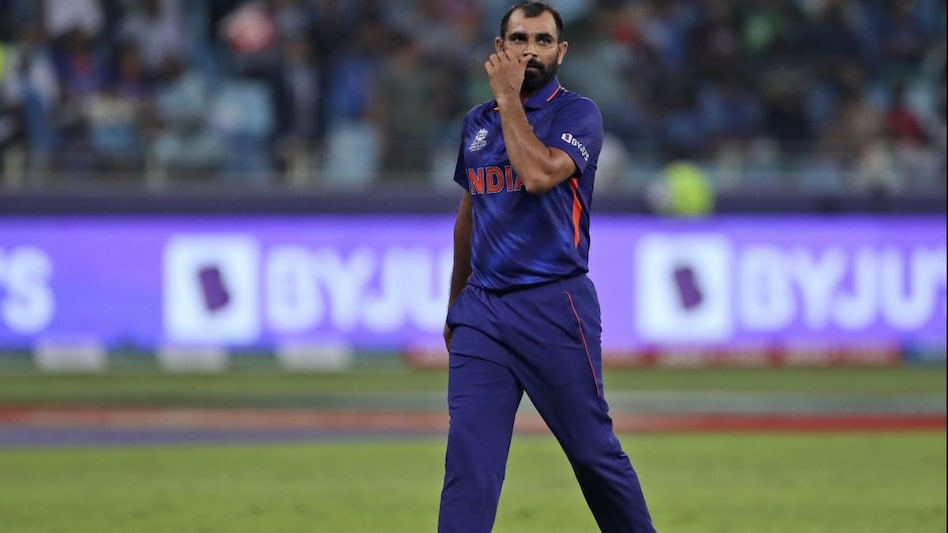 सोशल मीडिया पर मोहम्मद शमी को निशाने पर लिया गया (PTI)