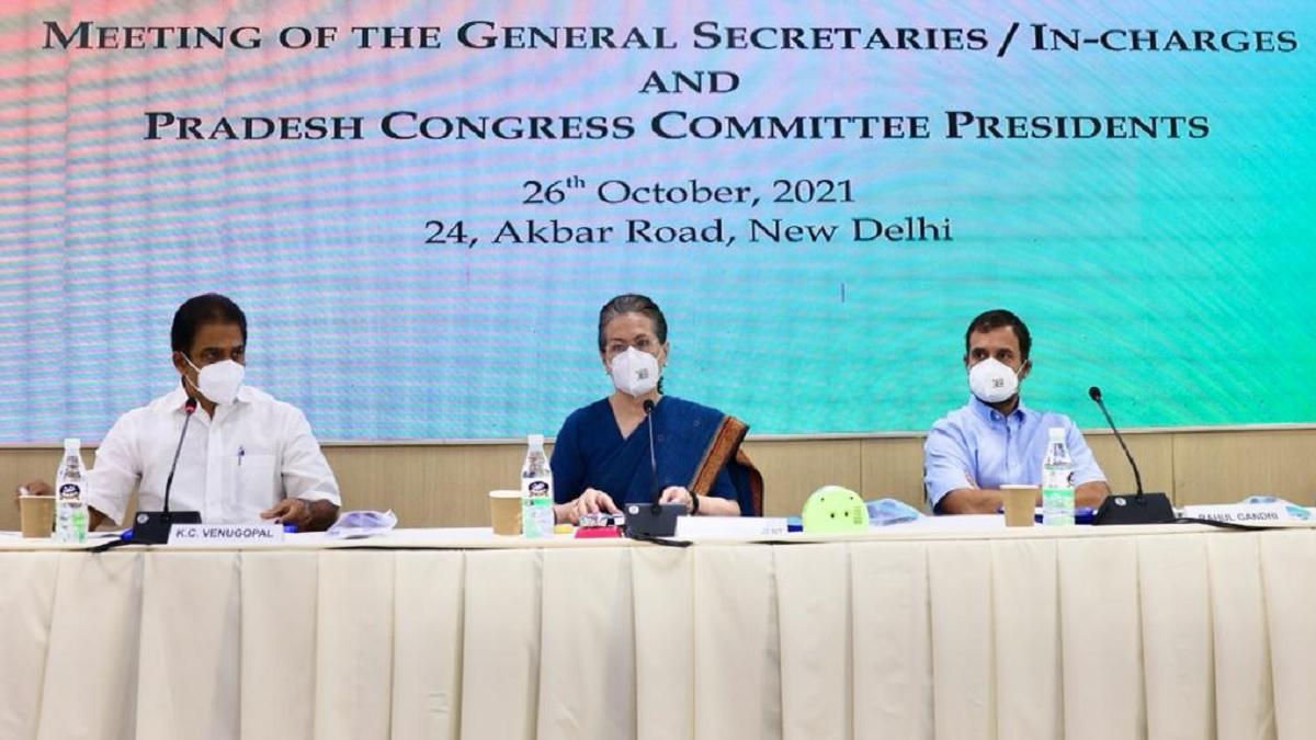 सोनिया गांधी ने पार्टी नेताओं-कार्यकर्ताओं से कहा- लड़ाई जीतनी है तो BJP-RSS के झूठ का पर्दाफाश कीजिए