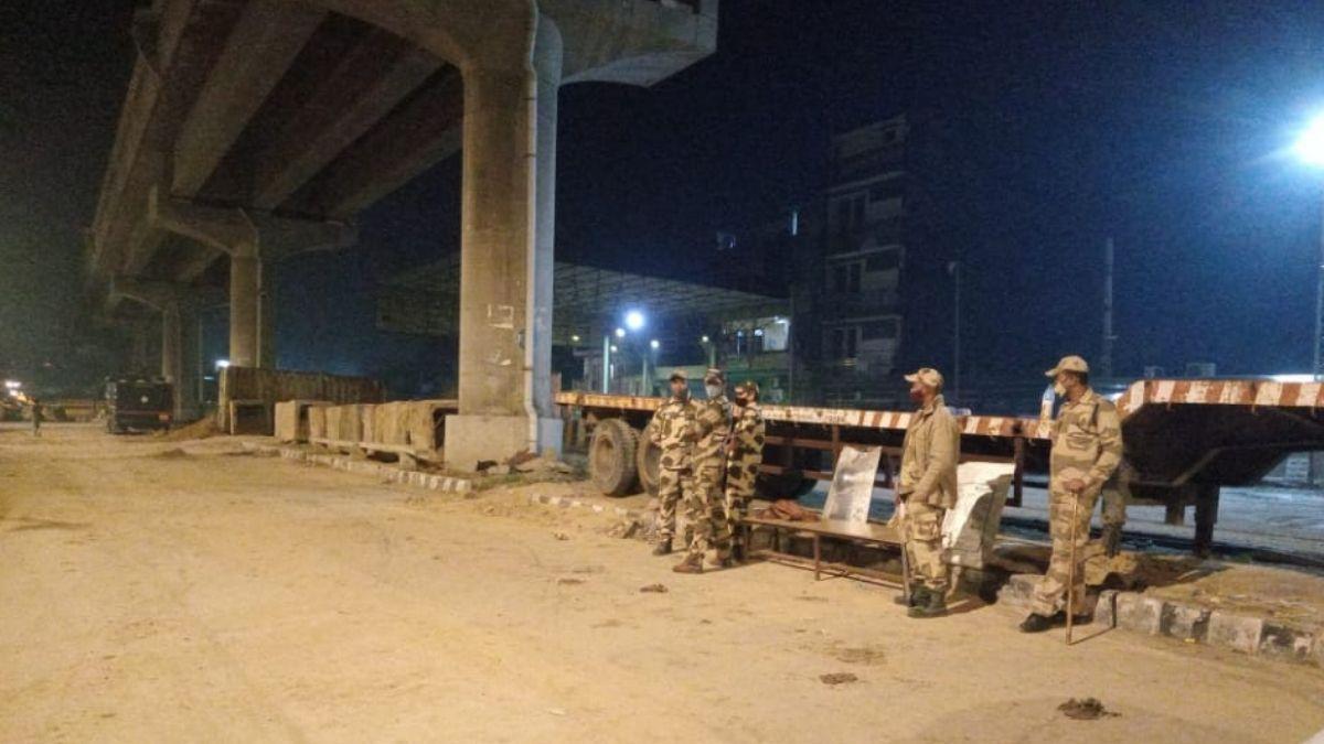 टिकरी बॉर्डर से हटाए गए कुछ डिवाइडर