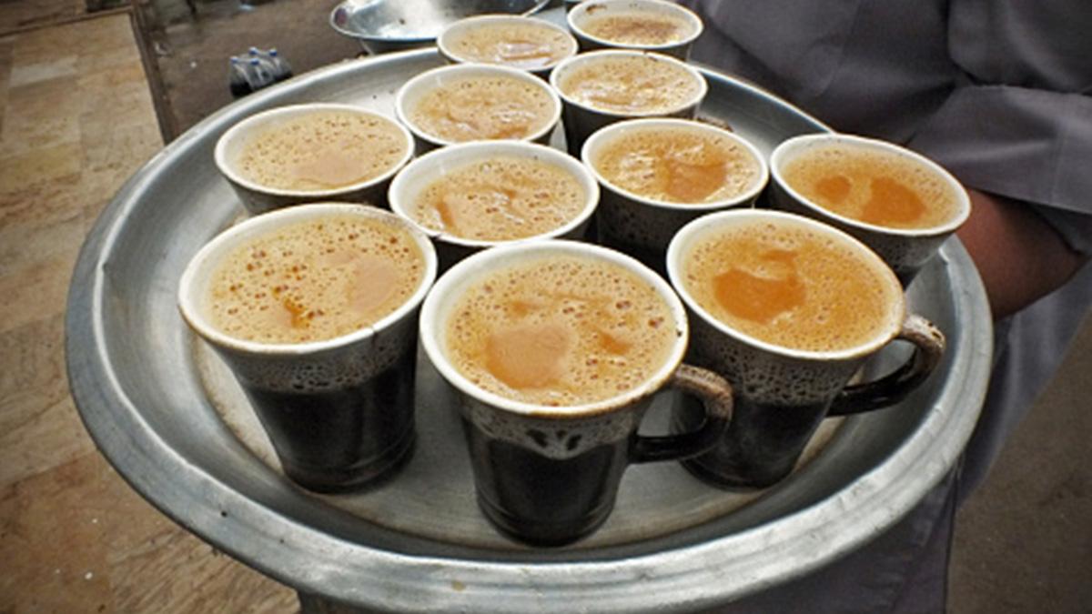 भारत को तेवर दिखाने की कीमत चुका रहे पाकिस्तानी, एक कप चाय हुई इतनी महंगी