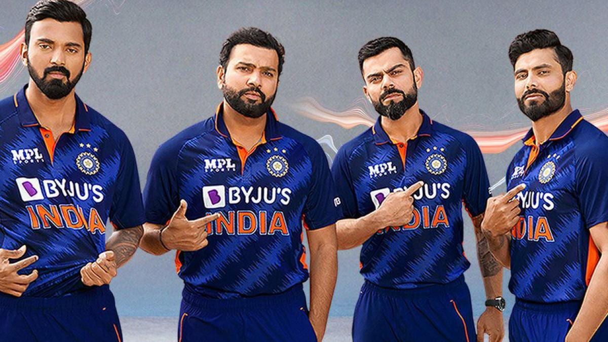 T20 World Cup: नई जर्सी में उतरेंगे टीम इंडिया के धुरंधर, BCCI ने शेयर की तस्वीर - BCCI Team India T20 World Cup New jersey tspo - AajTak