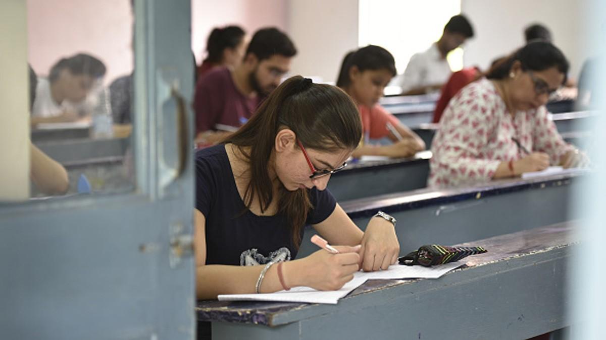 RAS Exam: महिला उम्मीदवार की टीशर्ट की आस्तीन काटी! NCW ने मुख्य सचिव को भेजा नोटिस