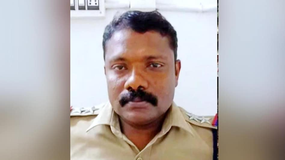 मोबाइल फोन चोरी का सब इंस्पेक्टर ज्योति सुधाकर पर लगा आरोप.