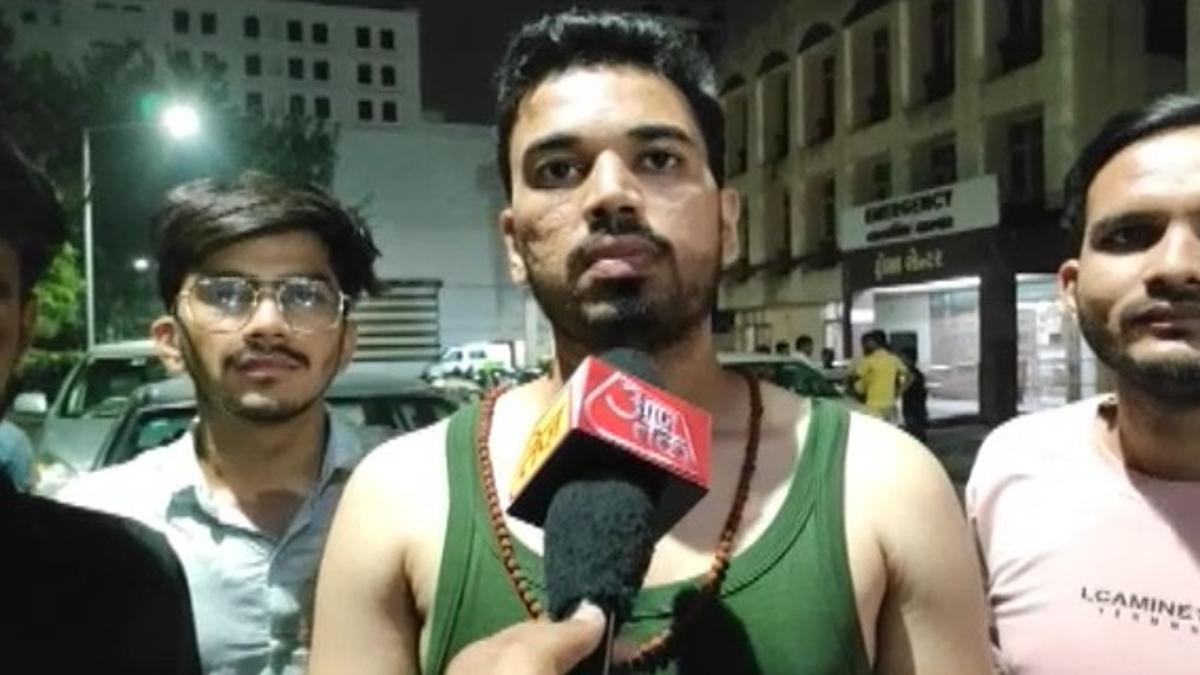 घायल छात्रों ने दोषी पुलिसकर्मियों पर कार्रवाई की मांग की है.