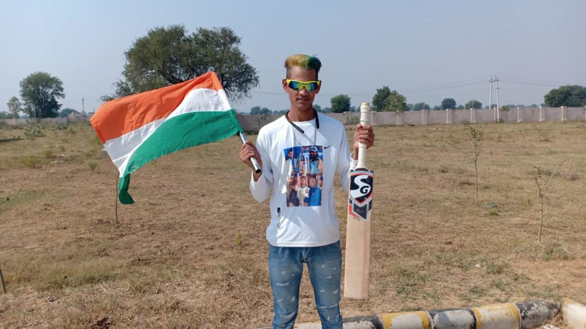 MS धोनी का जबरा फैन है यह शख्स, हरियाणा से रांची के लिए निकल पड़ा पैदल