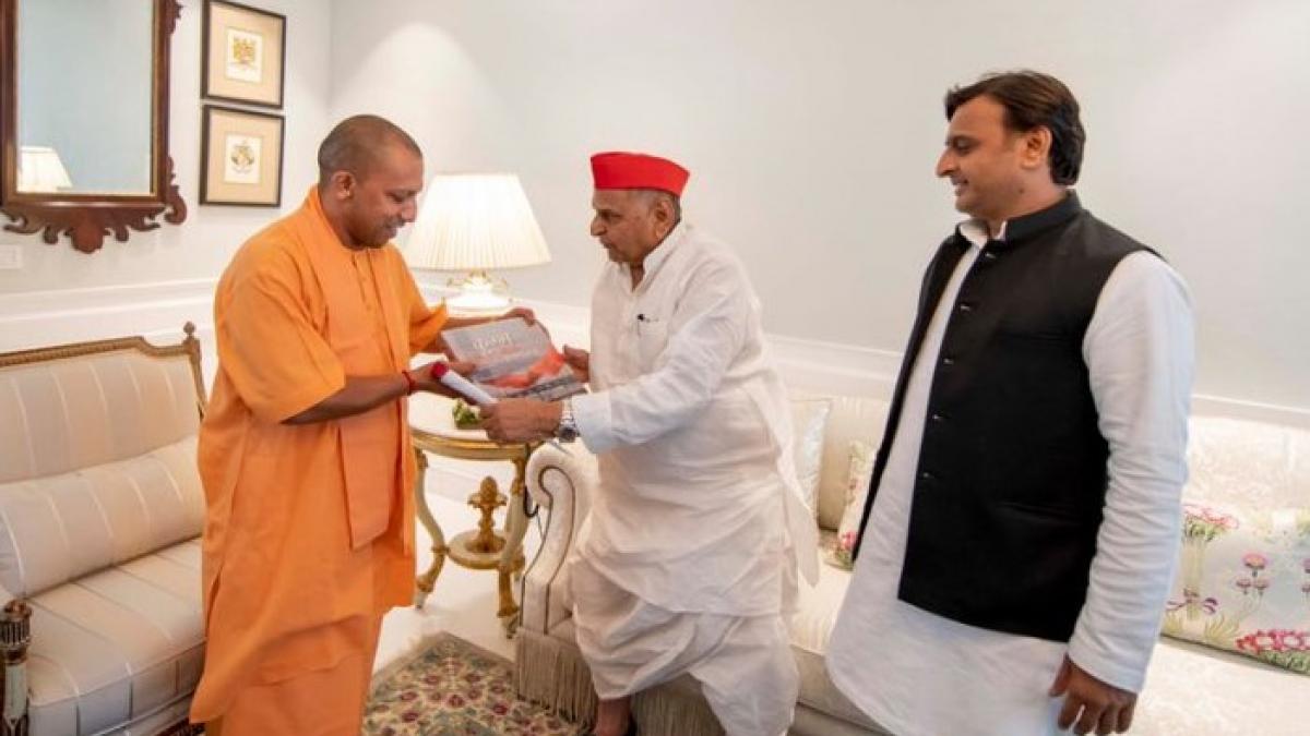 योगी आदित्यनाथ, मुलायम सिंह यादव, अखिलेश यादव (फाइल फोटो)