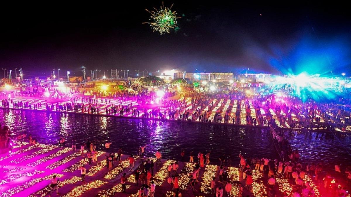 अयोध्‍या में दीपोत्‍सव के दौरान पिछले साल का एक दृश्‍य 