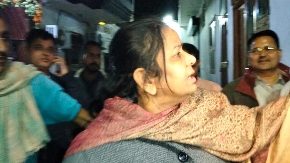 बीना गुप्ता को एसीबी ने गिरफ्तार कर लिया है.