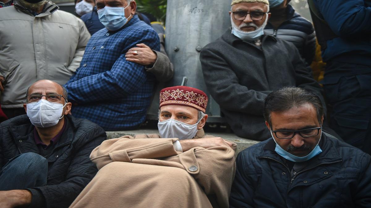 उमर अब्दुल्ला ने हैदरपोरा एनकाउंटर को निष्पक्ष जांच की मांग की है (PTI)