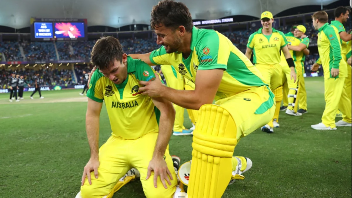 Mitchell Marsh sinks to his knees. (Getty)