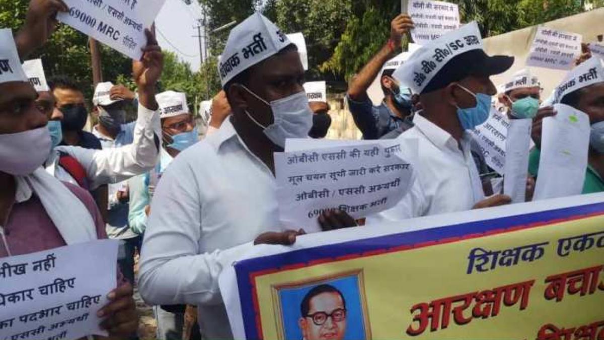 UP: 69000 शिक्षक भर्ती में ओबीसी आरक्षण बना योगी सरकार के गले की फांस, समाधान में जुटी BJP?