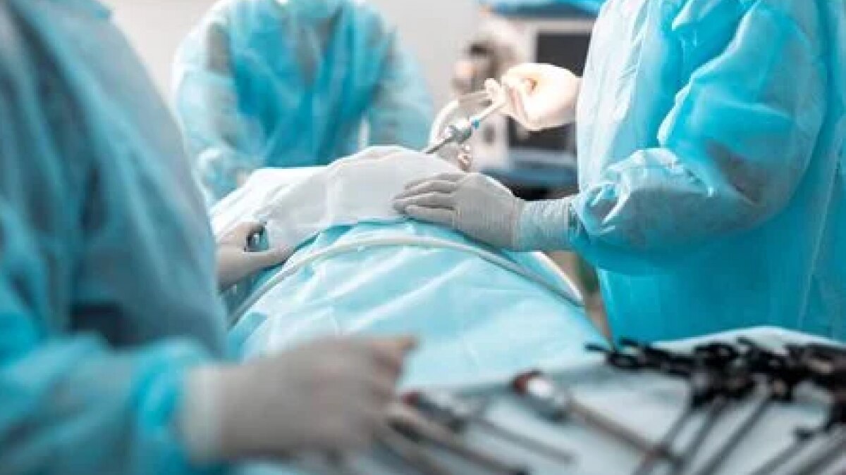 हार्ट अटैक पेशेंट का इलाज कर रहे डॉक्टर की कार्डियक अरेस्ट से मौत