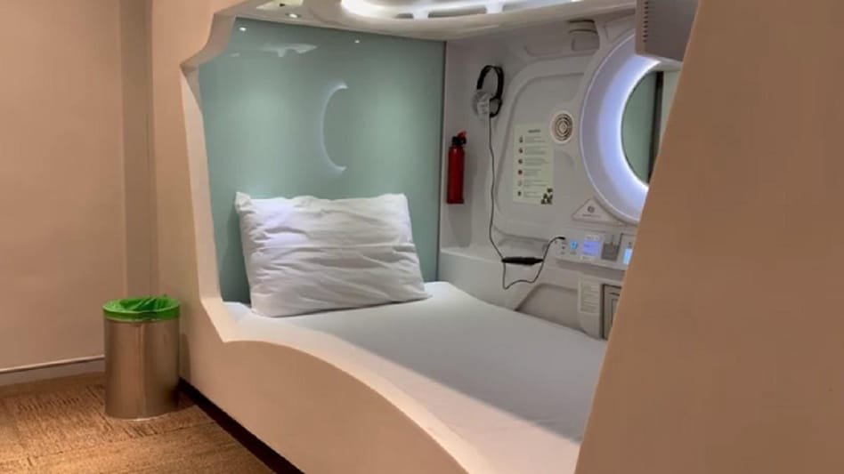 Pod Hotel: फोटोज-वीडियो में देखिए अंदर से कितना शानदार है पॉड होटल, मुंबई स्टेशन पर हुई है शुरुआत - Pod Hotel Mumbai Central Station Indian Railway starts with IRCTC Photos Videos and