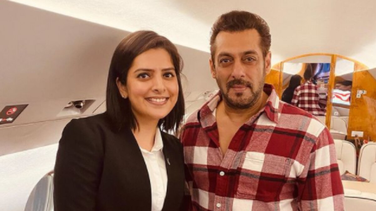 IFFI 2021: प्राइवेट जेट में साथ दिखे सलमान-रणवीर, क्रू मेंबर ने शेयर की फोटो